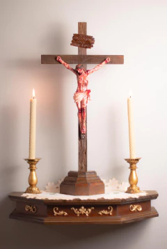 58cm Barroco - Crucifixo Realista com Base na internet