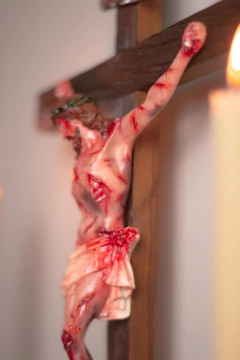 48cm Barroco - Crucifixo Realista com Base na internet