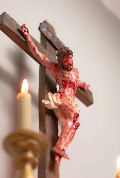 58cm Flagelo - Crucifixo Realista com Base - Atelieomonte