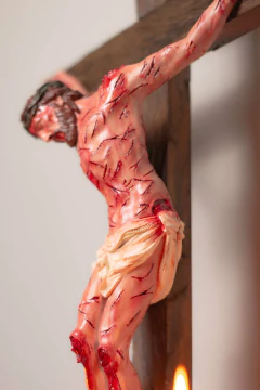 58cm Flagelo - Crucifixo Realista com Base - comprar online