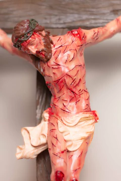 58cm Flagelo - Crucifixo Realista com Base na internet
