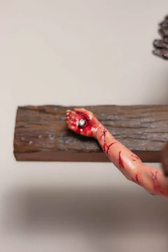 58cm Flagelo - Crucifixo Realista com Base