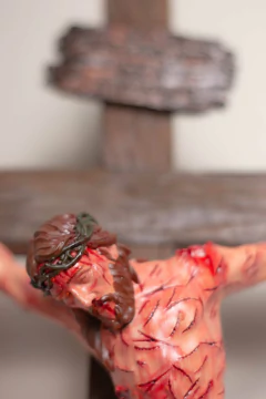58cm Flagelo - Crucifixo Realista com Base - comprar online